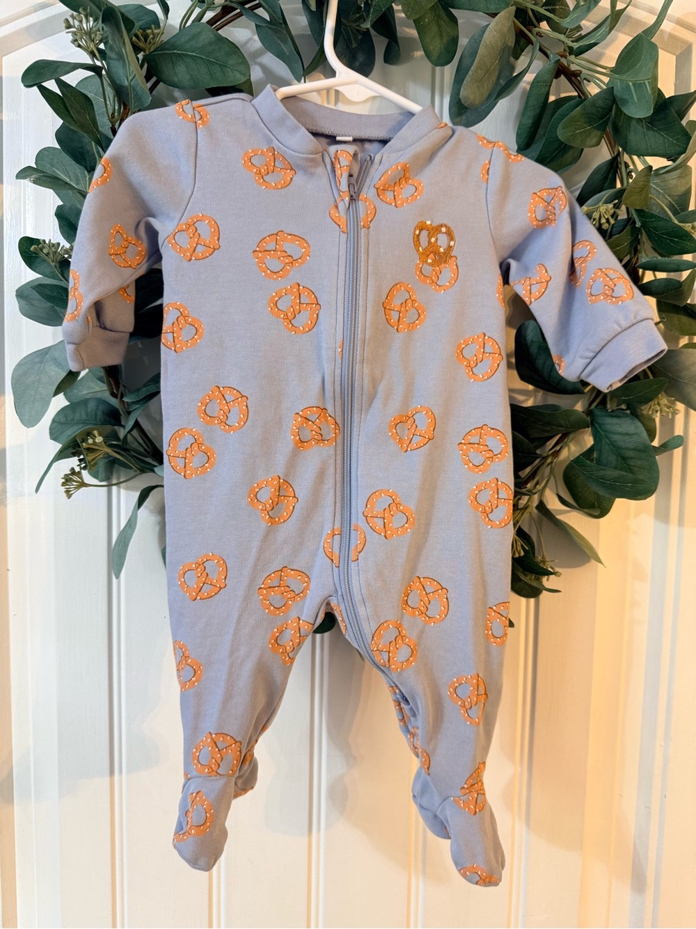 💫10/$25 • Pekkle Pretzel Print Cotton Zip Footed Sleeper
